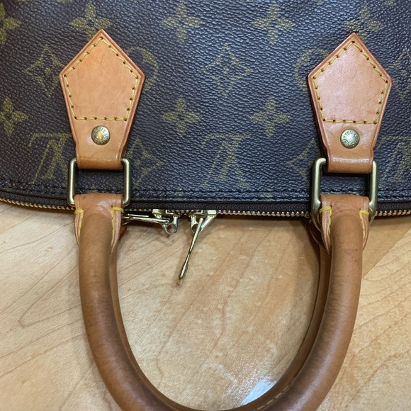 Louis Vuitton Alma PM - Picture 16 of 16